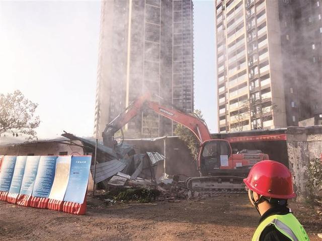 平湖街道雁田水庫水質(zhì)保障工程鵝公嶺段簽約完工 全面展開建筑物拆除作業(yè)